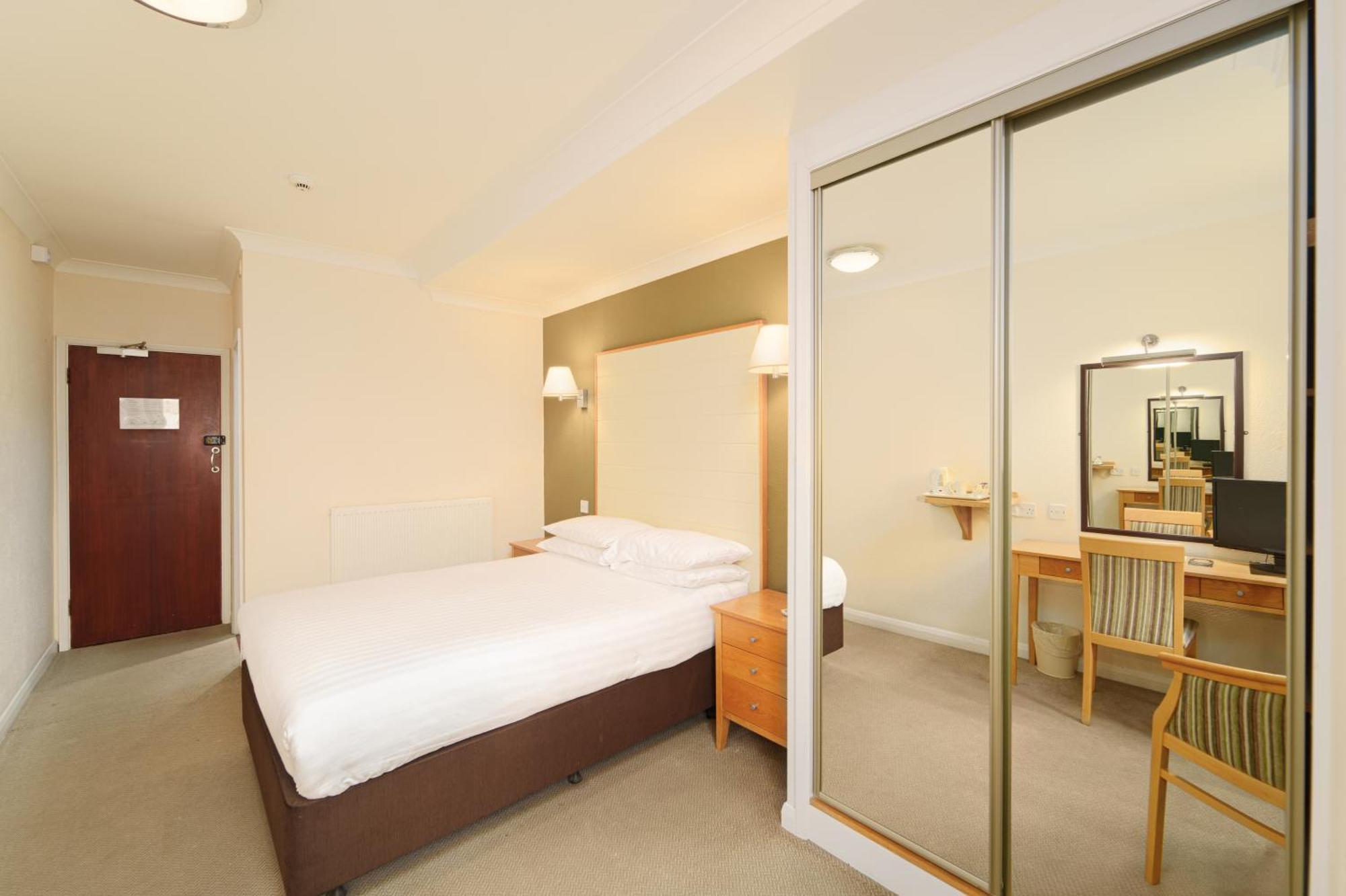 Trouville Hotel By Compass Hospitality Sandown Esterno foto
