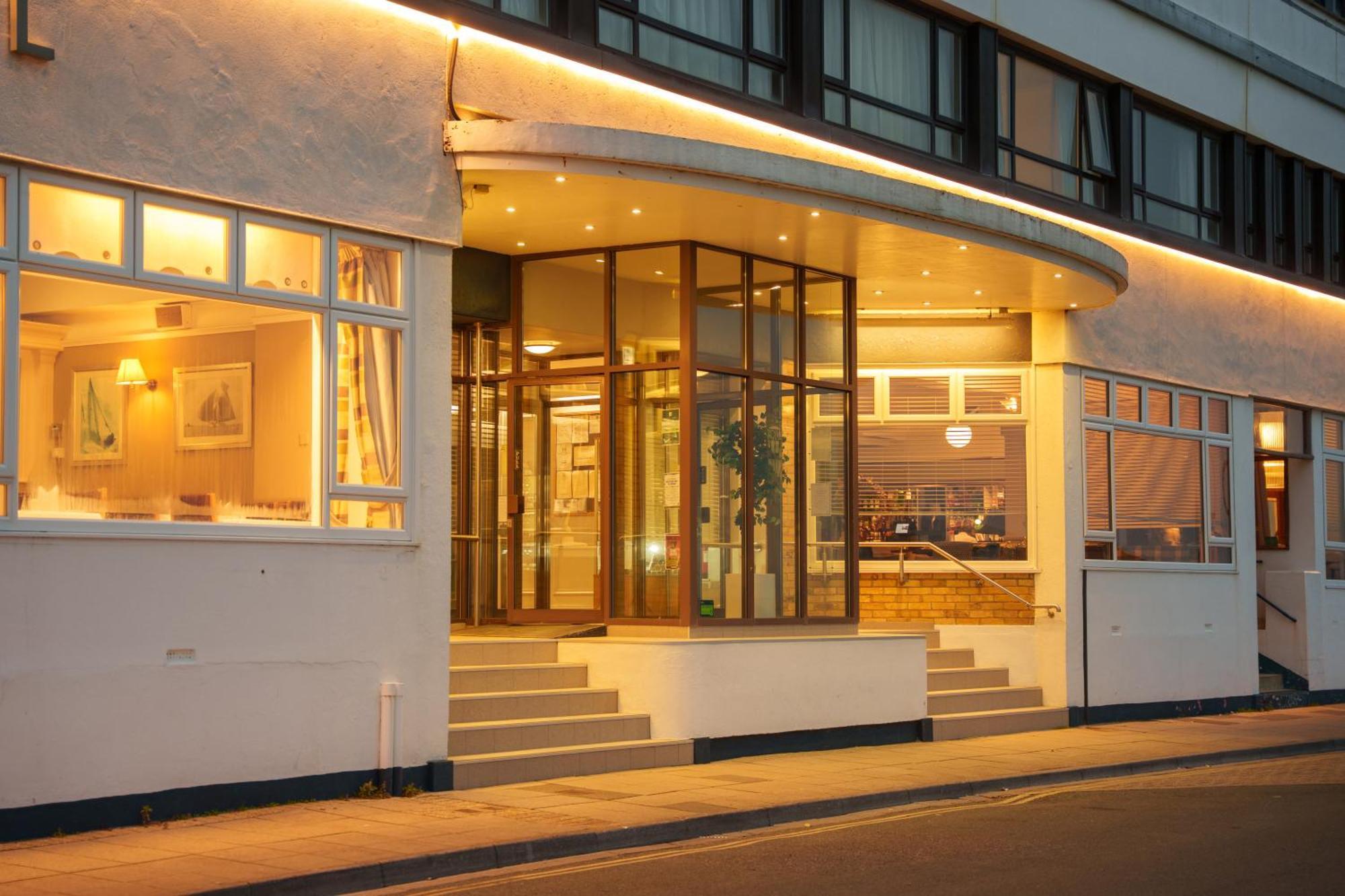 Trouville Hotel By Compass Hospitality Sandown Esterno foto