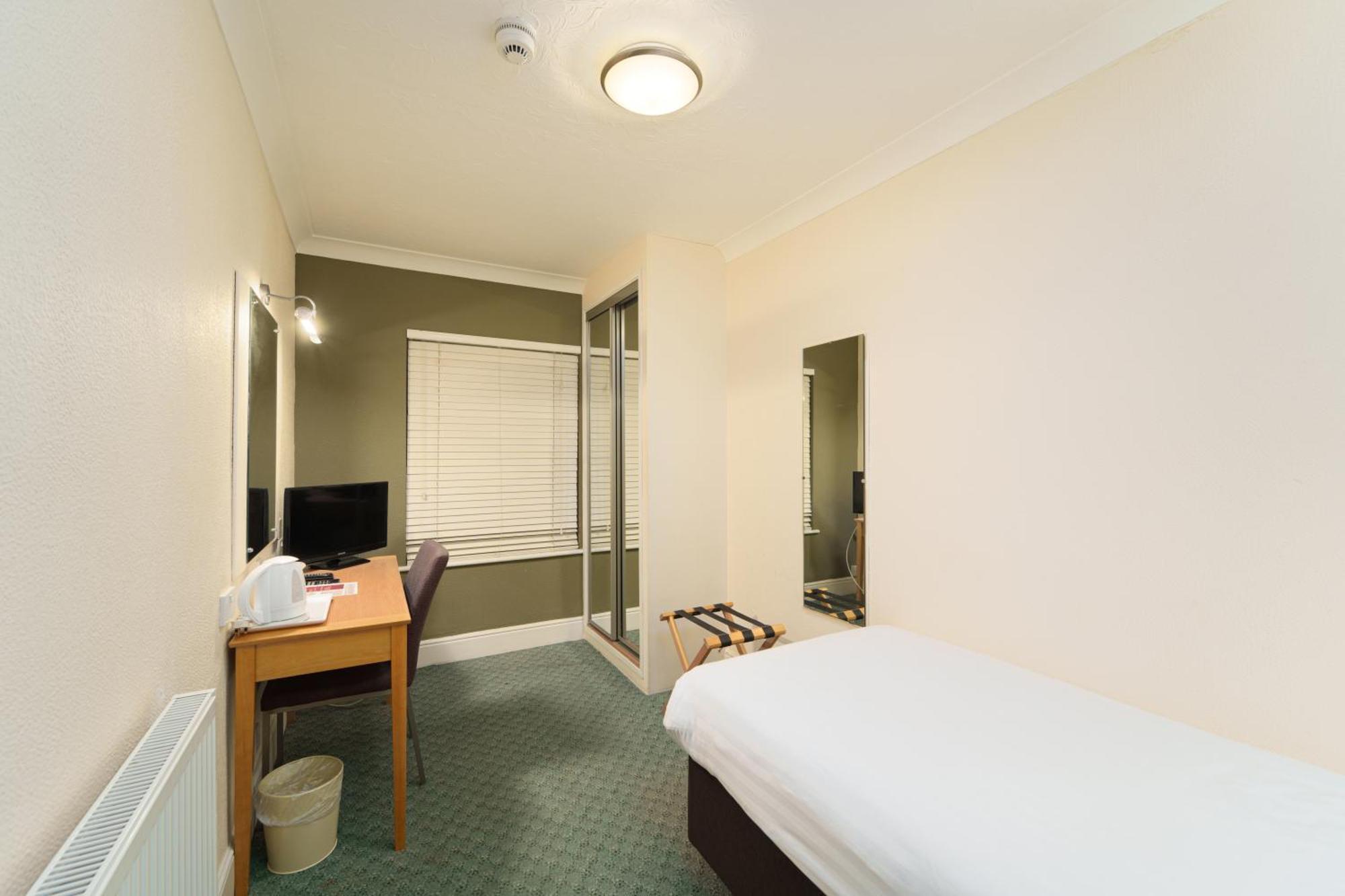 Trouville Hotel By Compass Hospitality Sandown Esterno foto