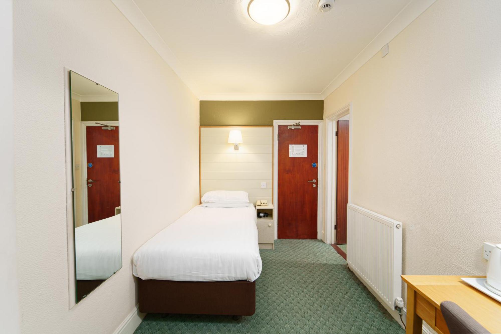Trouville Hotel By Compass Hospitality Sandown Esterno foto