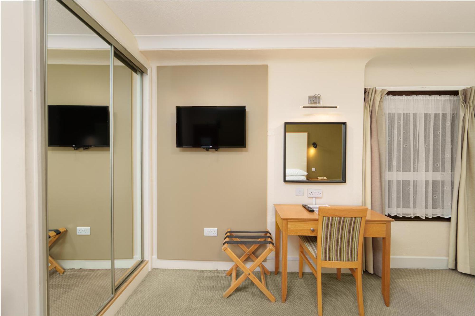Trouville Hotel By Compass Hospitality Sandown Esterno foto